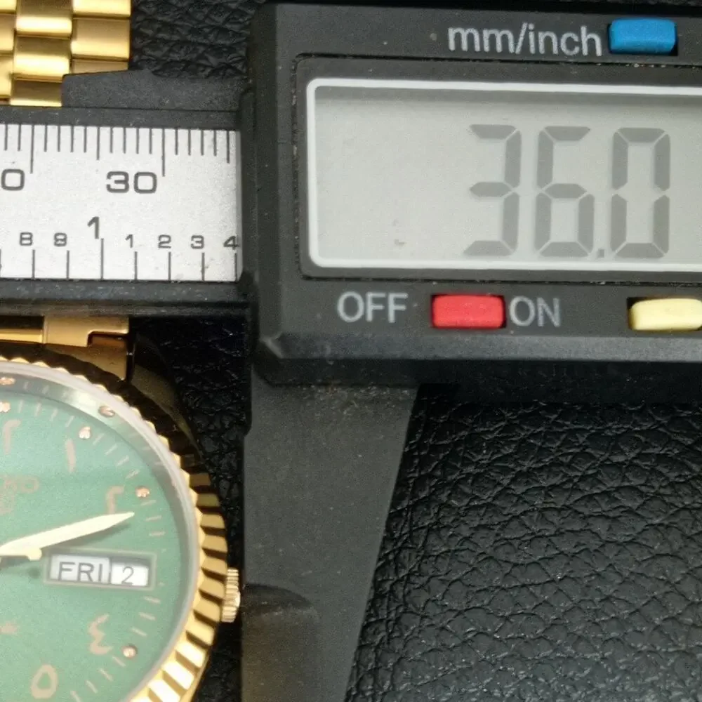 Vintage 1984 Seiko Automatic Mens Gold Watch W/daydate & Gold accents